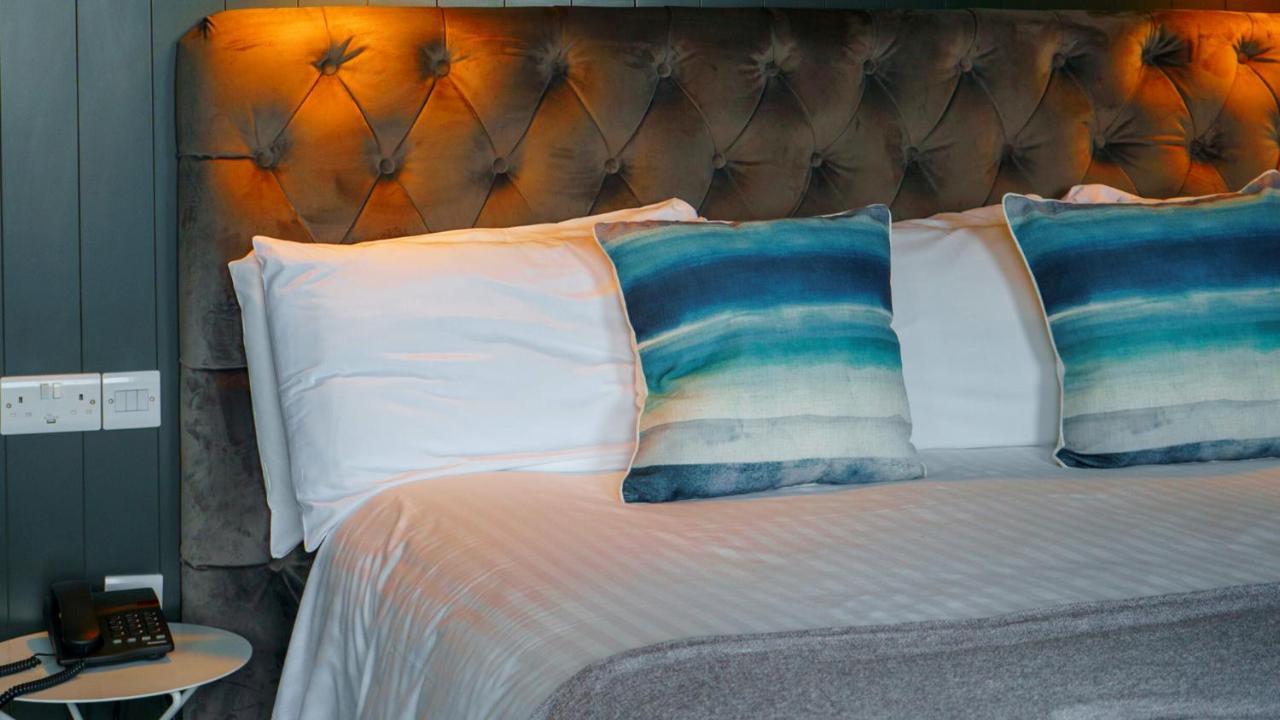 Marine Hotel Балликасл Экстерьер фото