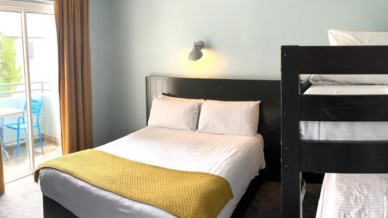 Marine Hotel Балликасл Экстерьер фото