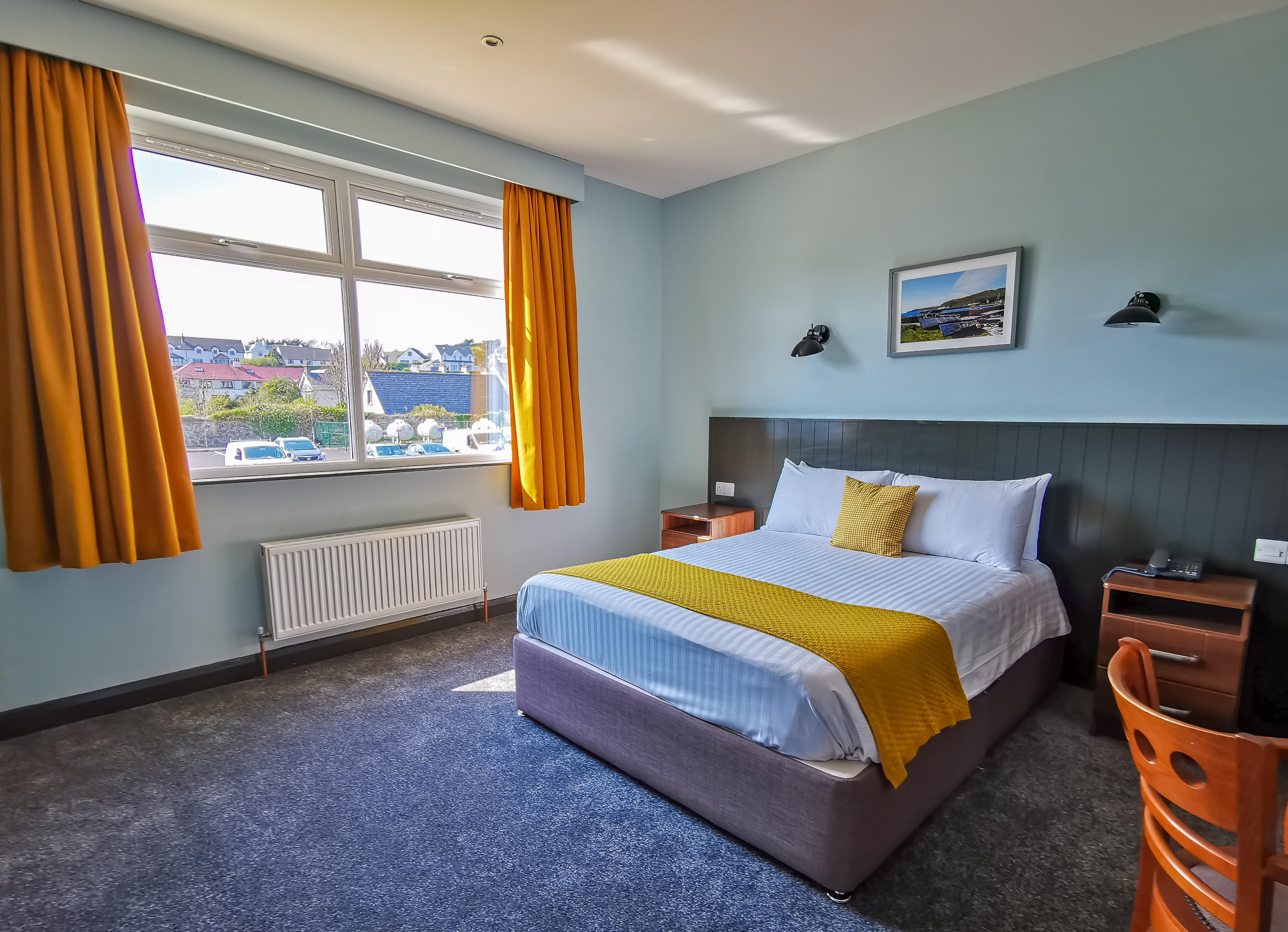 Marine Hotel Балликасл Экстерьер фото